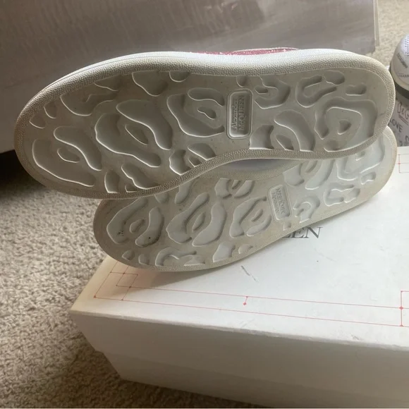 Alexander McQueen Oversized Sneaker in Glitter Pink - Picture 8 of 10